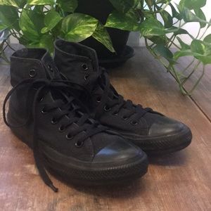 ✨Chuck Taylor All Star Black Hightop Converse✨